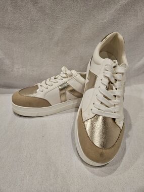 MIA Astra Sand and Gold 1" Platform Sneakers 9 Vegan
